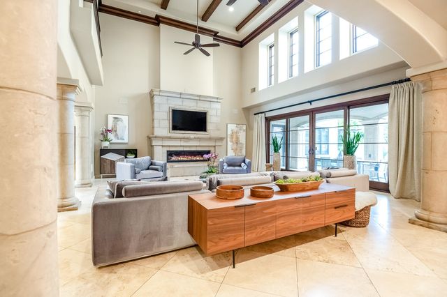 1742 N Pratos Street, Visalia, CA 93291