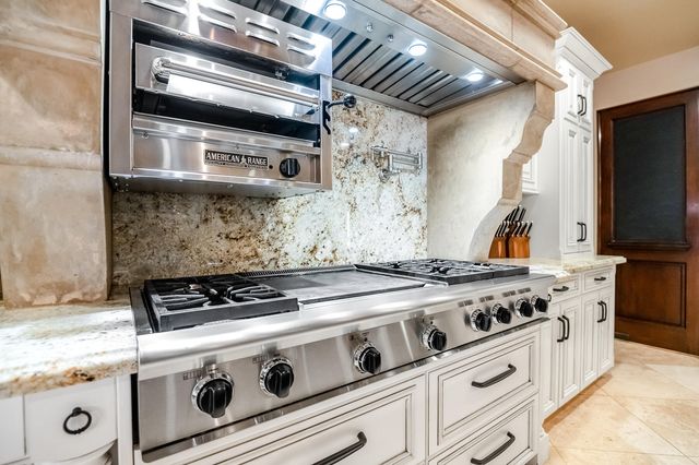 1742 N Pratos Street, Visalia, CA 93291