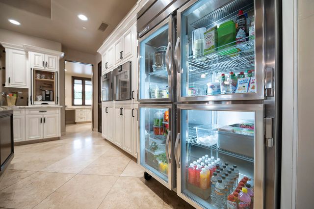 1742 N Pratos Street, Visalia, CA 93291