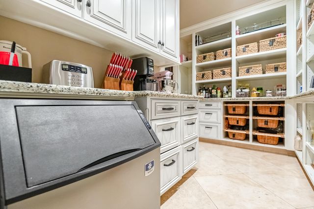 1742 N Pratos Street, Visalia, CA 93291