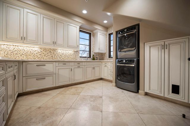 1742 N Pratos Street, Visalia, CA 93291