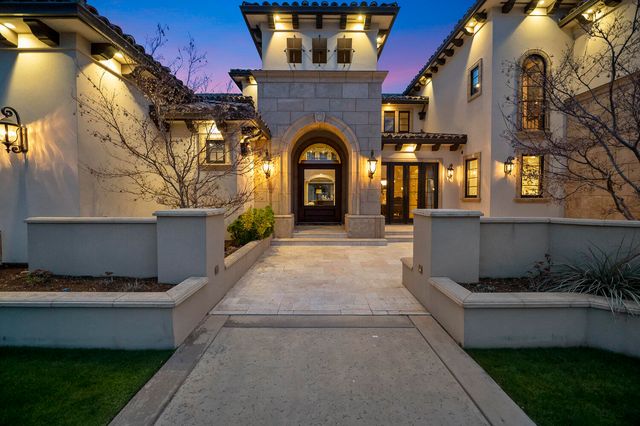 1742 N Pratos Street, Visalia, CA 93291