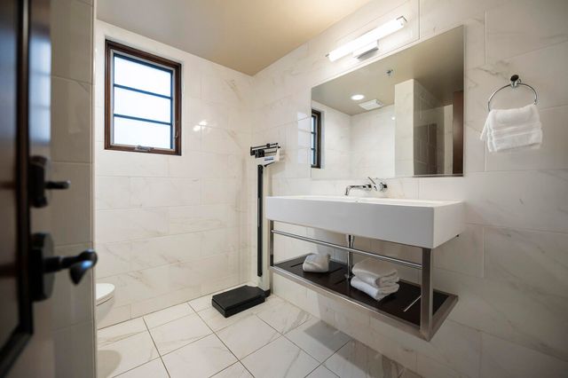 1742 N Pratos Street, Visalia, CA 93291