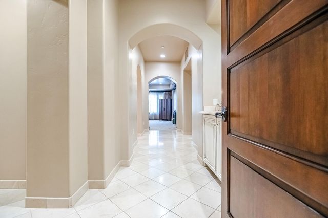 1742 N Pratos Street, Visalia, CA 93291