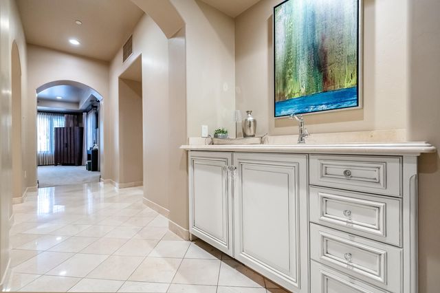 1742 N Pratos Street, Visalia, CA 93291