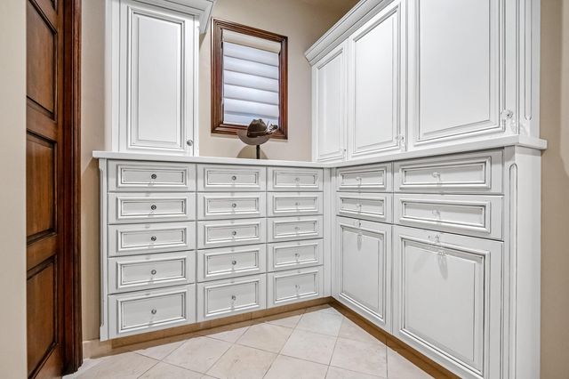 1742 N Pratos Street, Visalia, CA 93291