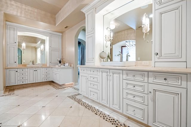 1742 N Pratos Street, Visalia, CA 93291