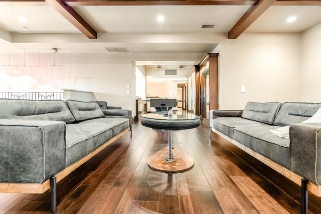 1742 N Pratos Street, Visalia, CA 93291