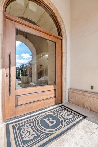 1742 N Pratos Street, Visalia, CA 93291