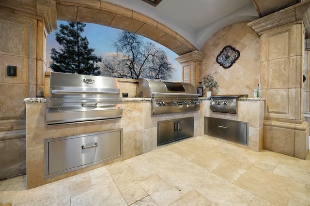 1742 N Pratos Street, Visalia, CA 93291