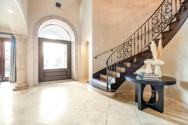 1742 N Pratos Street, Visalia, CA 93291