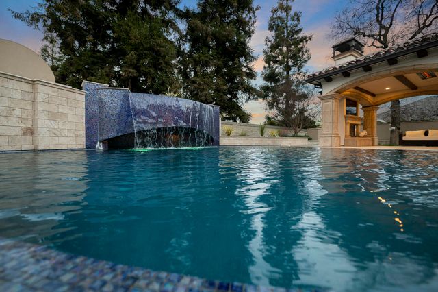 1742 N Pratos Street, Visalia, CA 93291