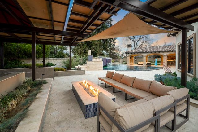 1742 N Pratos Street, Visalia, CA 93291