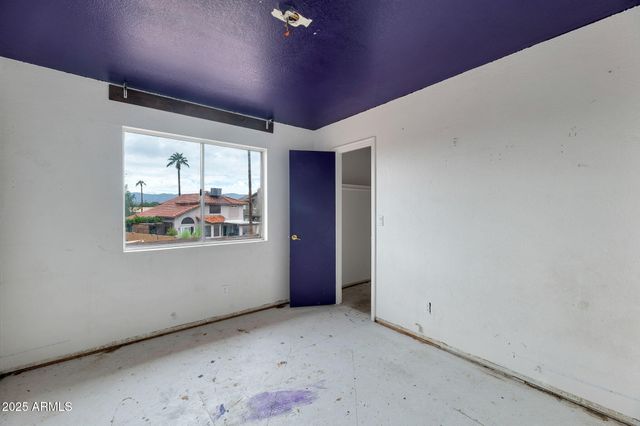 4216 E AMBERWOOD Drive, Phoenix, AZ 85048