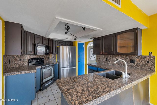 4216 E AMBERWOOD Drive, Phoenix, AZ 85048