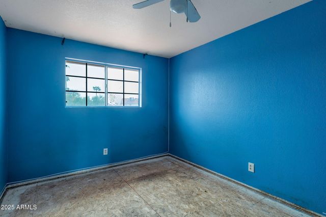 4216 E AMBERWOOD Drive, Phoenix, AZ 85048