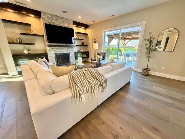 2133 Pleasant View Lane, Livermore, CA 94550