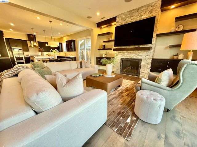 2133 Pleasant View Lane, Livermore, CA 94550