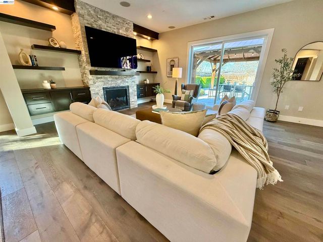 2133 Pleasant View Lane, Livermore, CA 94550