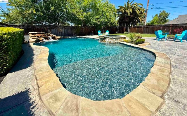 2133 Pleasant View Lane, Livermore, CA 94550