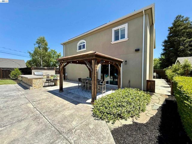 2133 Pleasant View Lane, Livermore, CA 94550