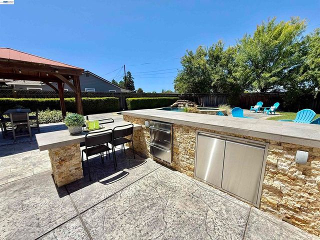 2133 Pleasant View Lane, Livermore, CA 94550