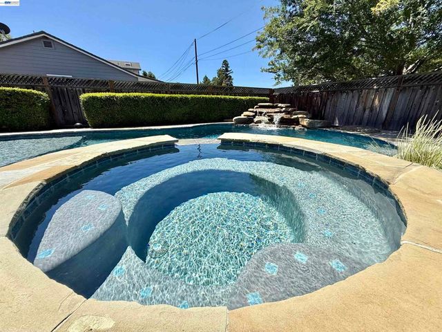 2133 Pleasant View Lane, Livermore, CA 94550