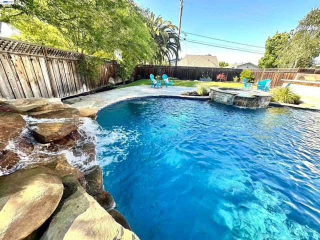 2133 Pleasant View Lane, Livermore, CA 94550