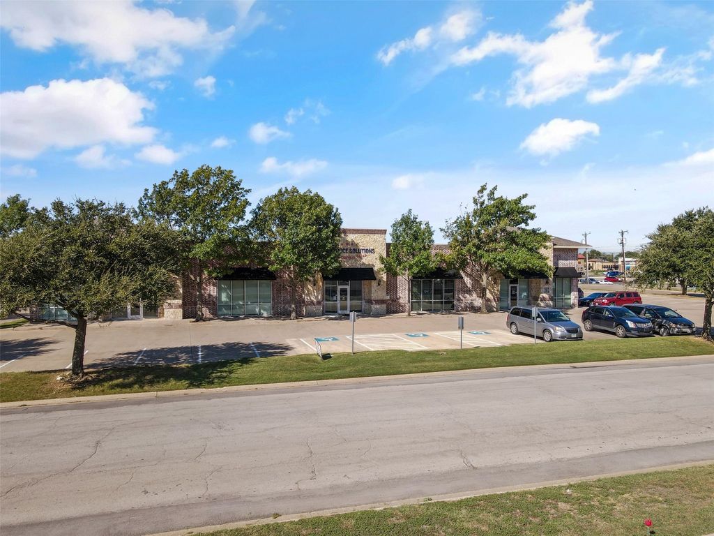 202 Hyde Park Boulevard 400, Cleburne, TX 76033