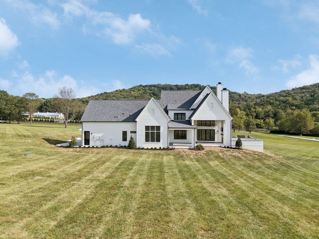 2245 Skinner Rd, Arrington, TN 37014