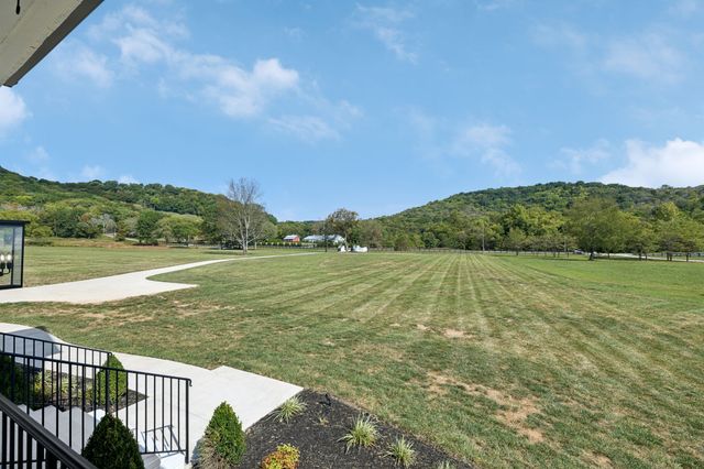 2245 Skinner Rd, Arrington, TN 37014