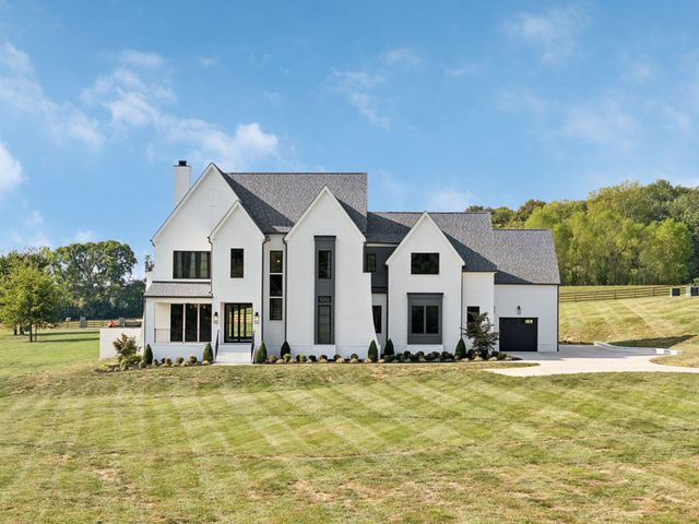 2245 Skinner Rd, Arrington, TN 37014