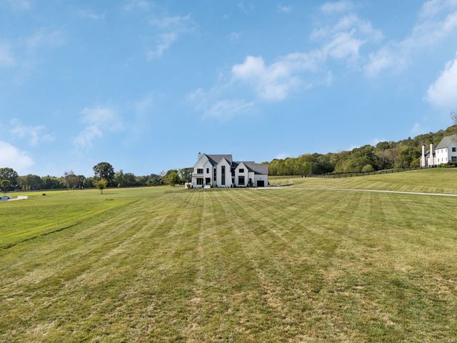 2245 Skinner Rd, Arrington, TN 37014