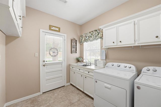 2 Wellington Lane A, Conroe, TX 77304