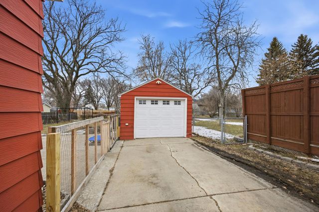 215 14th Street N, Moorhead, MN 56560