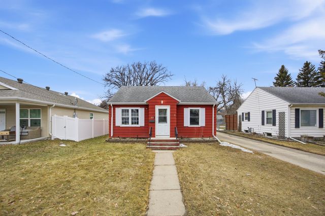 215 14th Street N, Moorhead, MN 56560