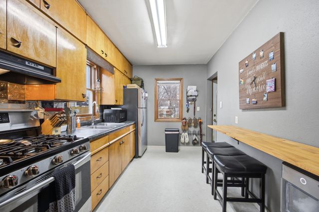 215 14th Street N, Moorhead, MN 56560