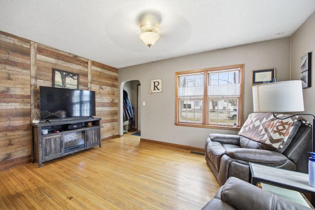 215 14th Street N, Moorhead, MN 56560