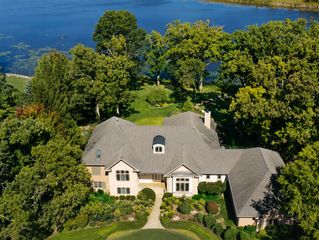 24092 W Old Oak Drive, Mundelein, IL 60060