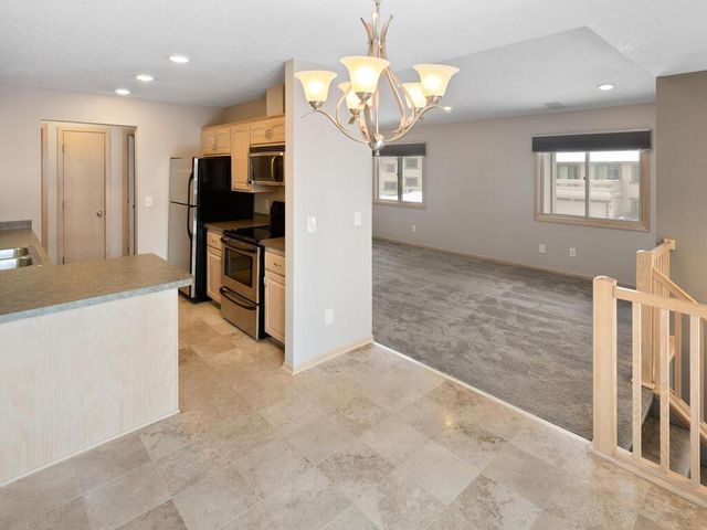 7245 Woodstock Curve, Bloomington, MN 55438