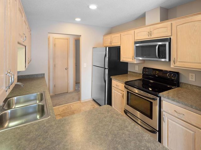 7245 Woodstock Curve, Bloomington, MN 55438