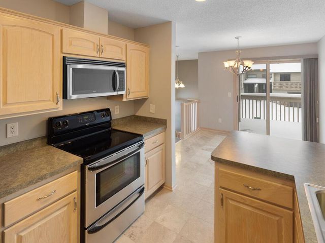 7245 Woodstock Curve, Bloomington, MN 55438