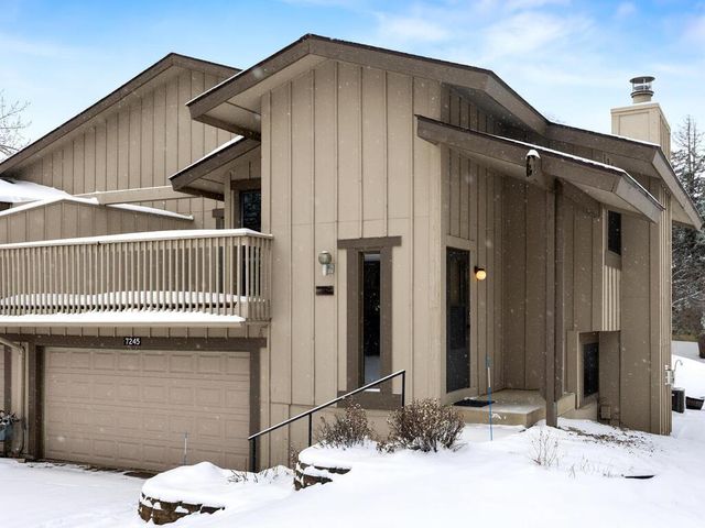 7245 Woodstock Curve, Bloomington, MN 55438