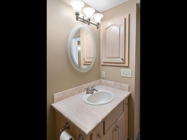 7245 Woodstock Curve, Bloomington, MN 55438