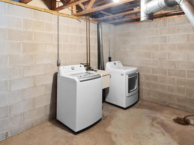 7245 Woodstock Curve, Bloomington, MN 55438