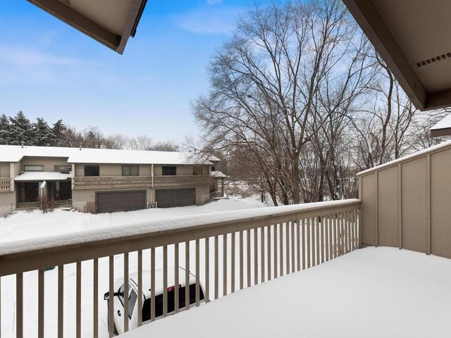 7245 Woodstock Curve, Bloomington, MN 55438