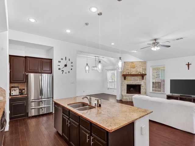 6006 Hedgepark Drive, Richmond, TX 77407