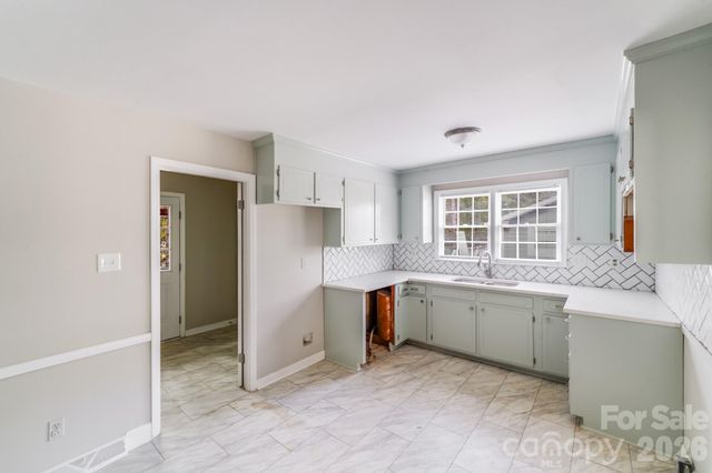 8337 Reedy Creek Road, Charlotte, NC 28215