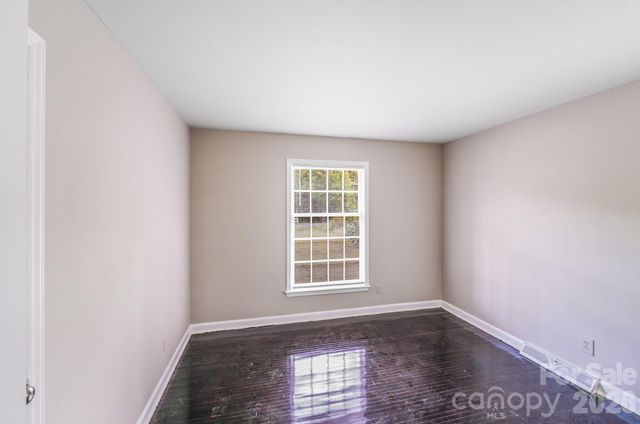 8337 Reedy Creek Road, Charlotte, NC 28215