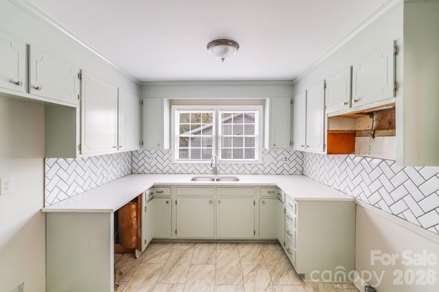 8337 Reedy Creek Road, Charlotte, NC 28215